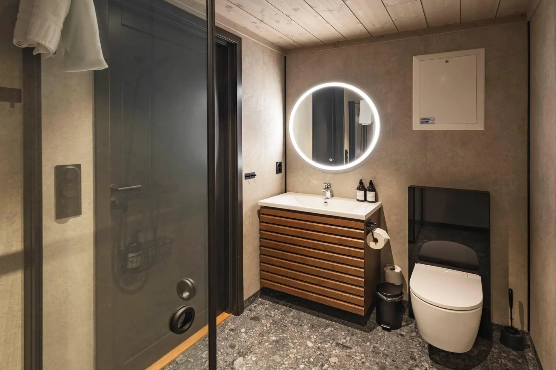 Ramberg Resort Arctic Studio Bad
